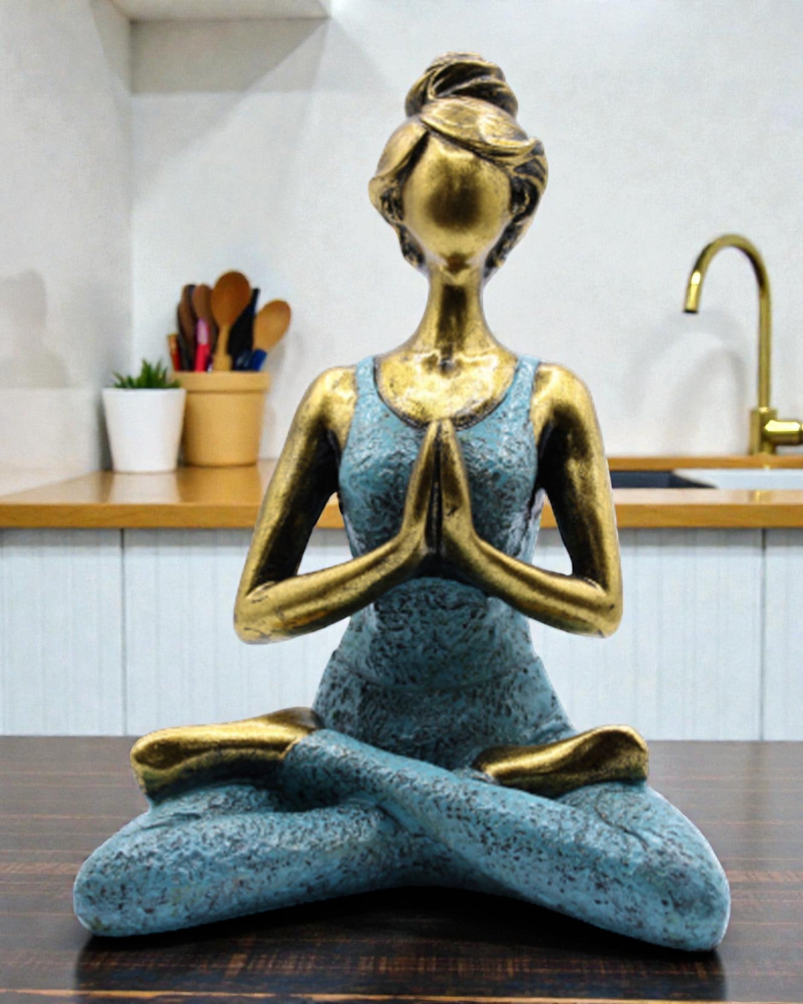 Frauenfigur 24 cm – Yoga Gold-Türkise Energie