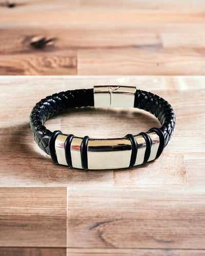 Modisches Hip-Hop-Armband für Männer mit Gravur nach Maß und magnetischem Verschluss – Wählen Sie einen Stil mit silbernen oder goldenen Akzenten, 22 cm PU-Leder