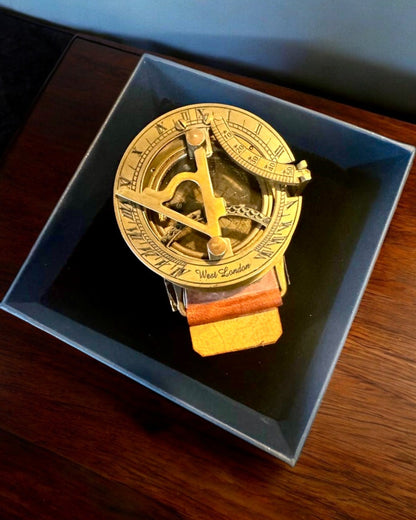 Sonnenuhr "Antiker Kompass", Armbanduhr mit Kompass, Personalisierung mit Gravur möglich