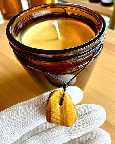 Intentionale Kerze Tigerkraft – Selbstbewusstsein und Wohlstand, 250 ml, Möglichkeit zur Personalisierung des Deckels als Geschenk