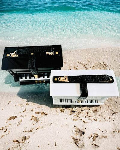 Damentasche „Elegantes Klavier“ in Schwarz und Weiß