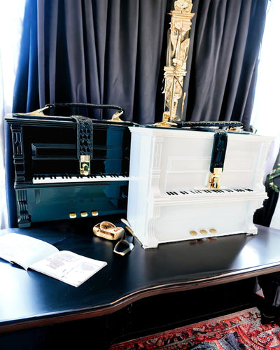Damentasche „Elegantes Klavier“ in Schwarz und Weiß