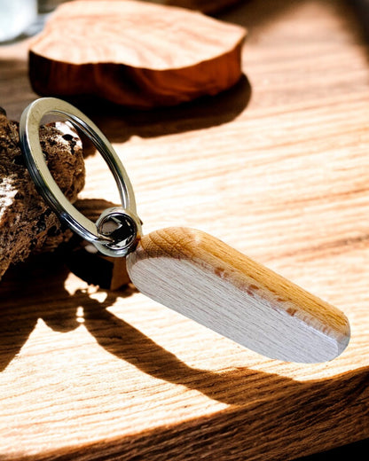 Eleganter Holzschlüsselanhänger mit Gravurpersonalisierung – Ideal als Geschenk