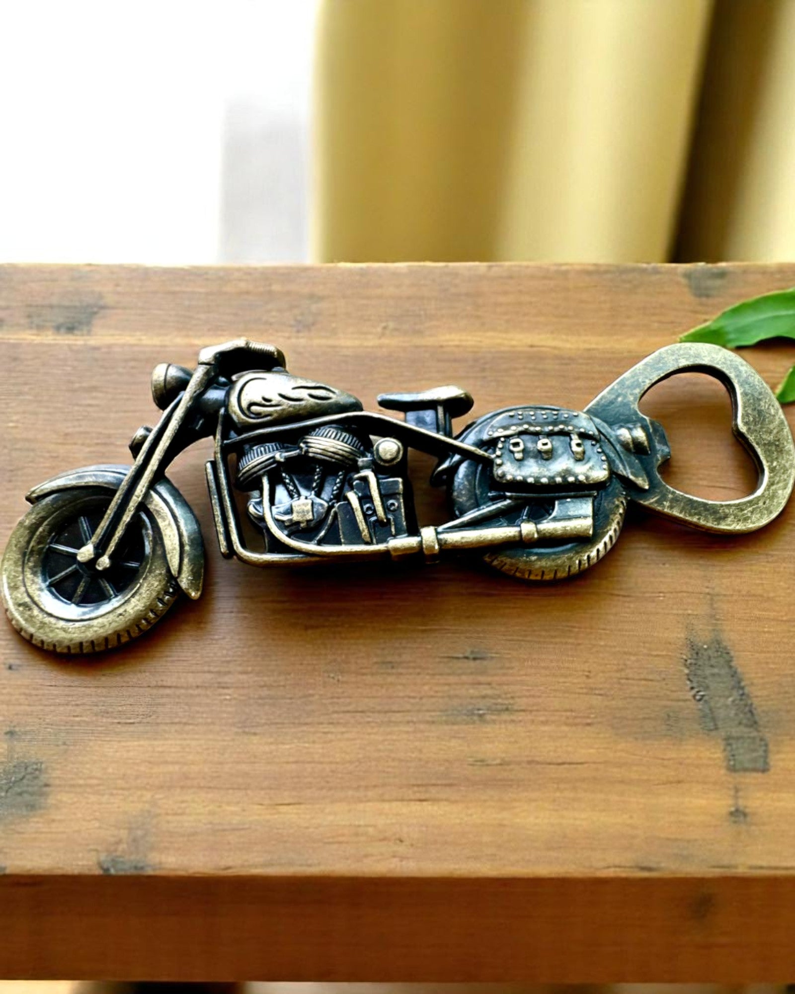 Flaschenöffner in Form eines Motorrads - Personalisierung mit Gravur als Geschenk
