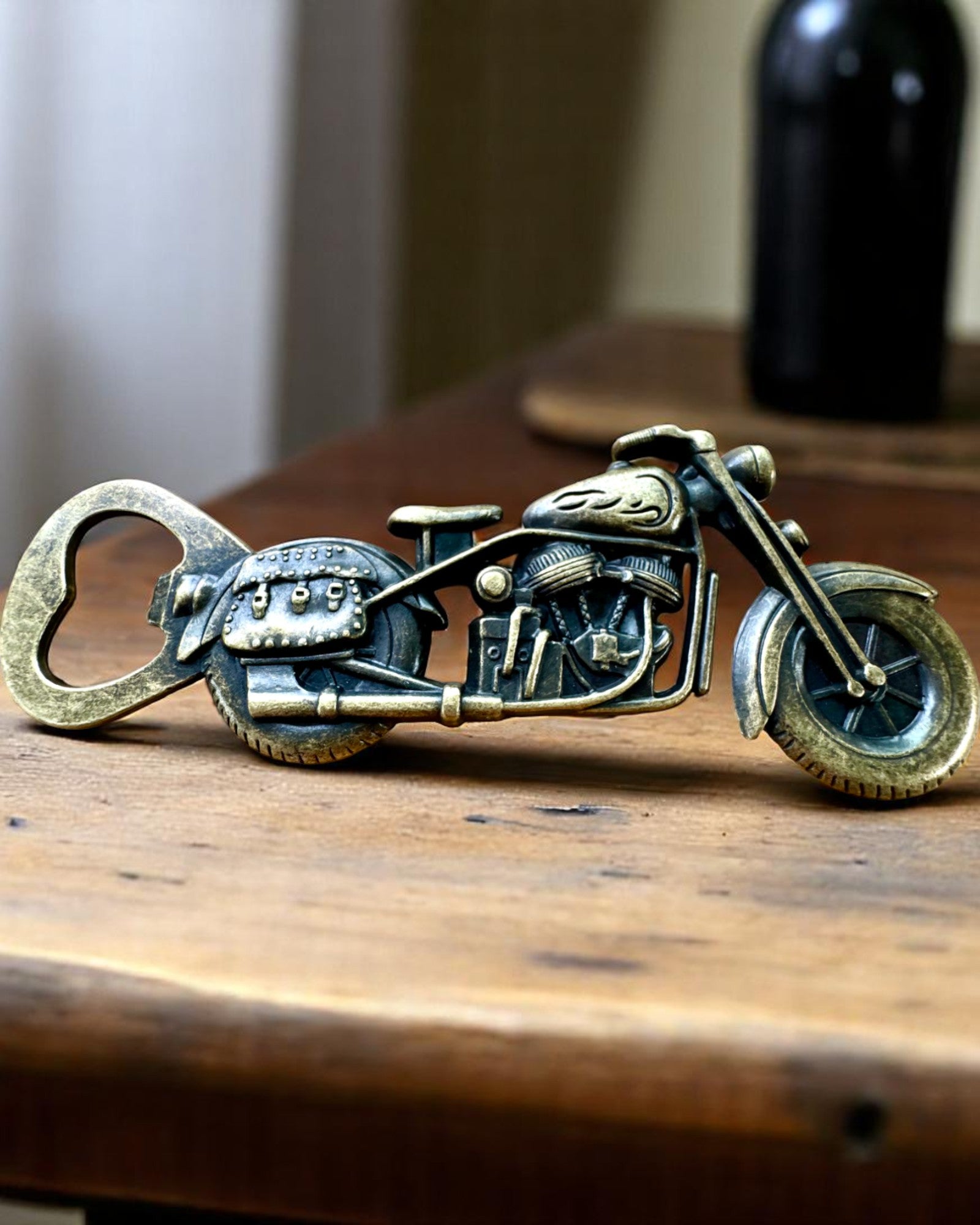 Flaschenöffner in Form eines Motorrads - Personalisierung mit Gravur als Geschenk