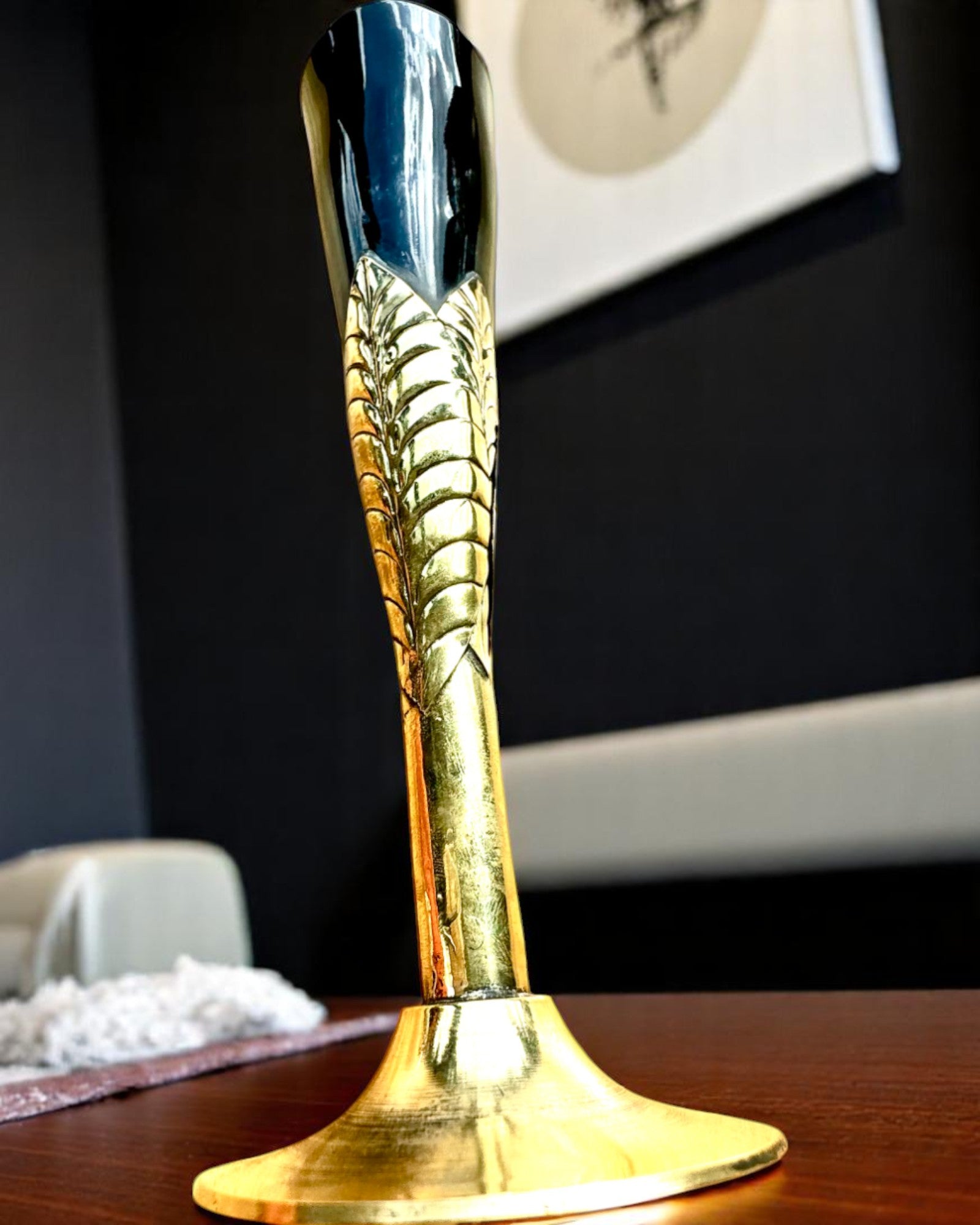 Glas „Geist des Handwerks” aus Büffelhorn und Messing – handgefertigt in Indien, 22 cm, Möglichkeit zur Personalisierung mit Gravur als Geschenk