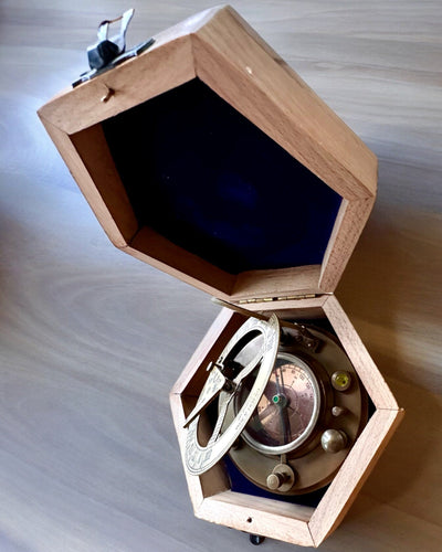 Kapitänekompass Explorer 2 – mit Möglichkeit zur personalisierten Gravur als Geschenk, zwei Farbvarianten zur Auswahl