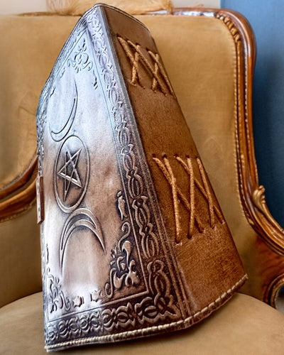 Premium Tagebuch, Antikes Muster, Leder-Notizbuch "Magische Chronik" 200 Seiten, 2 Varianten zur Auswahl, Personalisierung mit Gravur