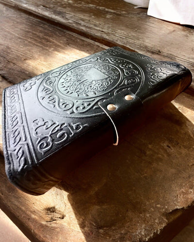 Premium Tagebuch, Antikes Muster, Leder-Notizbuch "Magische Chronik" 200 Seiten, 2 Varianten zur Auswahl, Personalisierung mit Gravur