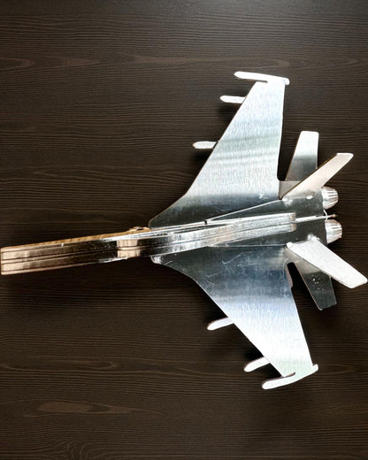 Metallmodell des Jagdflugzeugs „SkyRaptor“ – rostfreier Stahl, personalisierte Gravur als Geschenk