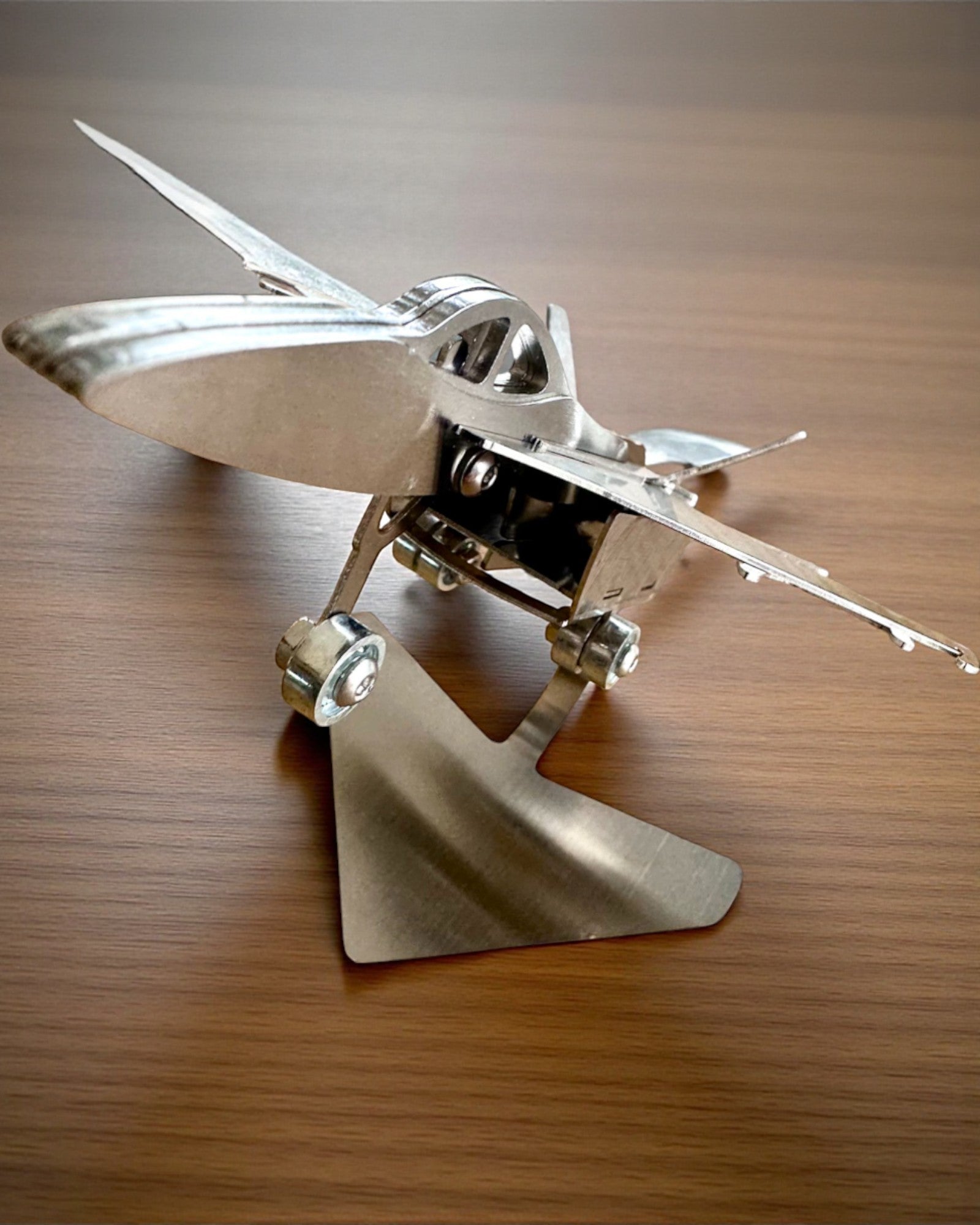 Metallmodell des Jagdflugzeugs „SkyRaptor“ – rostfreier Stahl, personalisierte Gravur als Geschenk