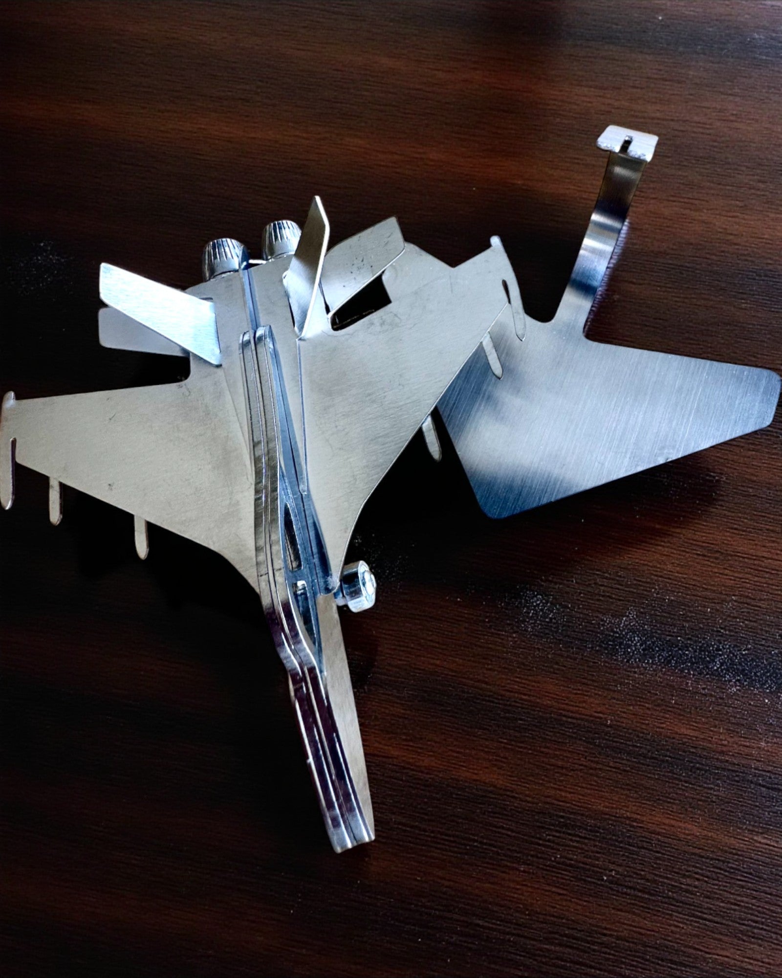 Metallmodell des Jagdflugzeugs „SkyRaptor“ – rostfreier Stahl, personalisierte Gravur als Geschenk