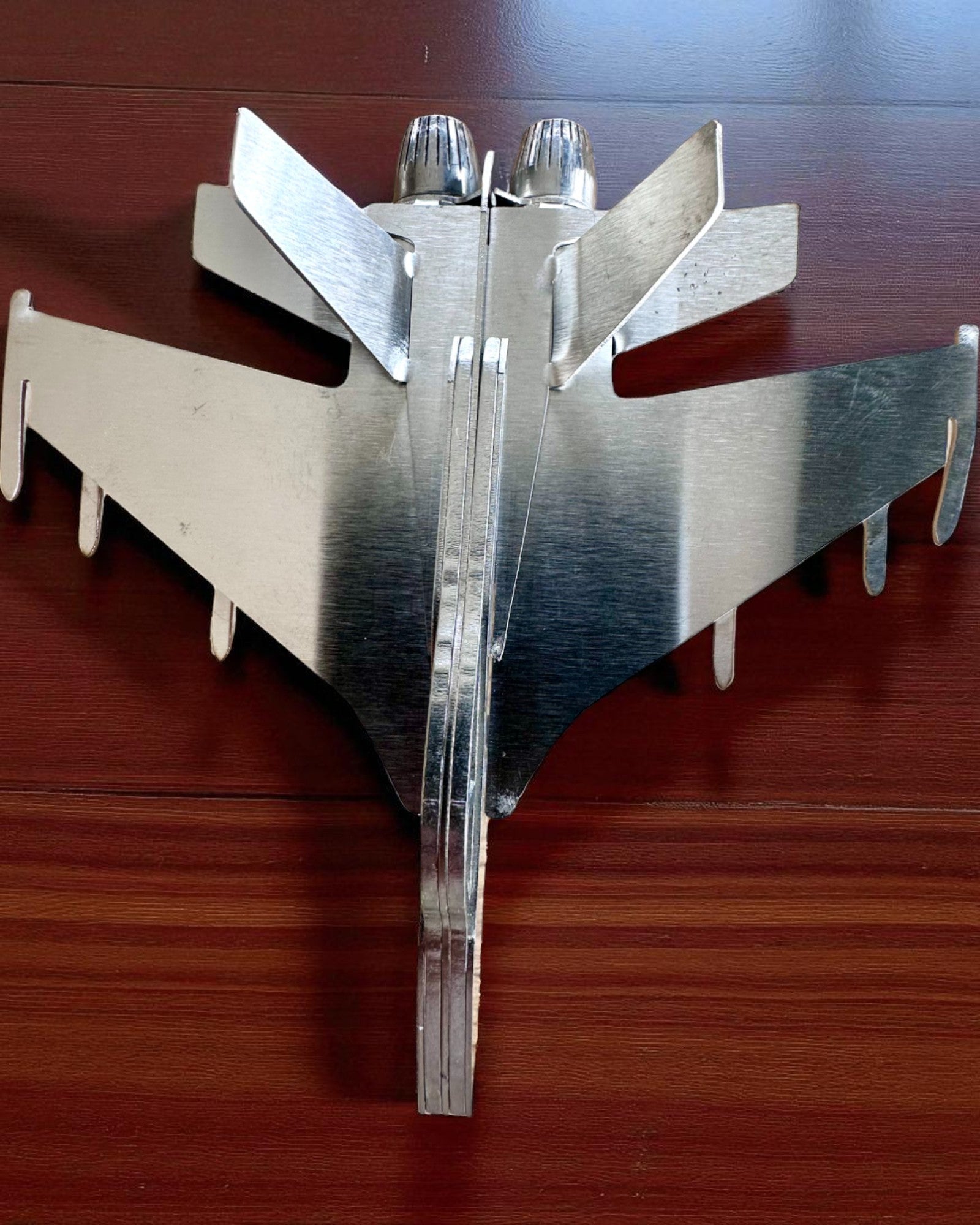 Metallmodell des Jagdflugzeugs „SkyRaptor“ – rostfreier Stahl, personalisierte Gravur als Geschenk
