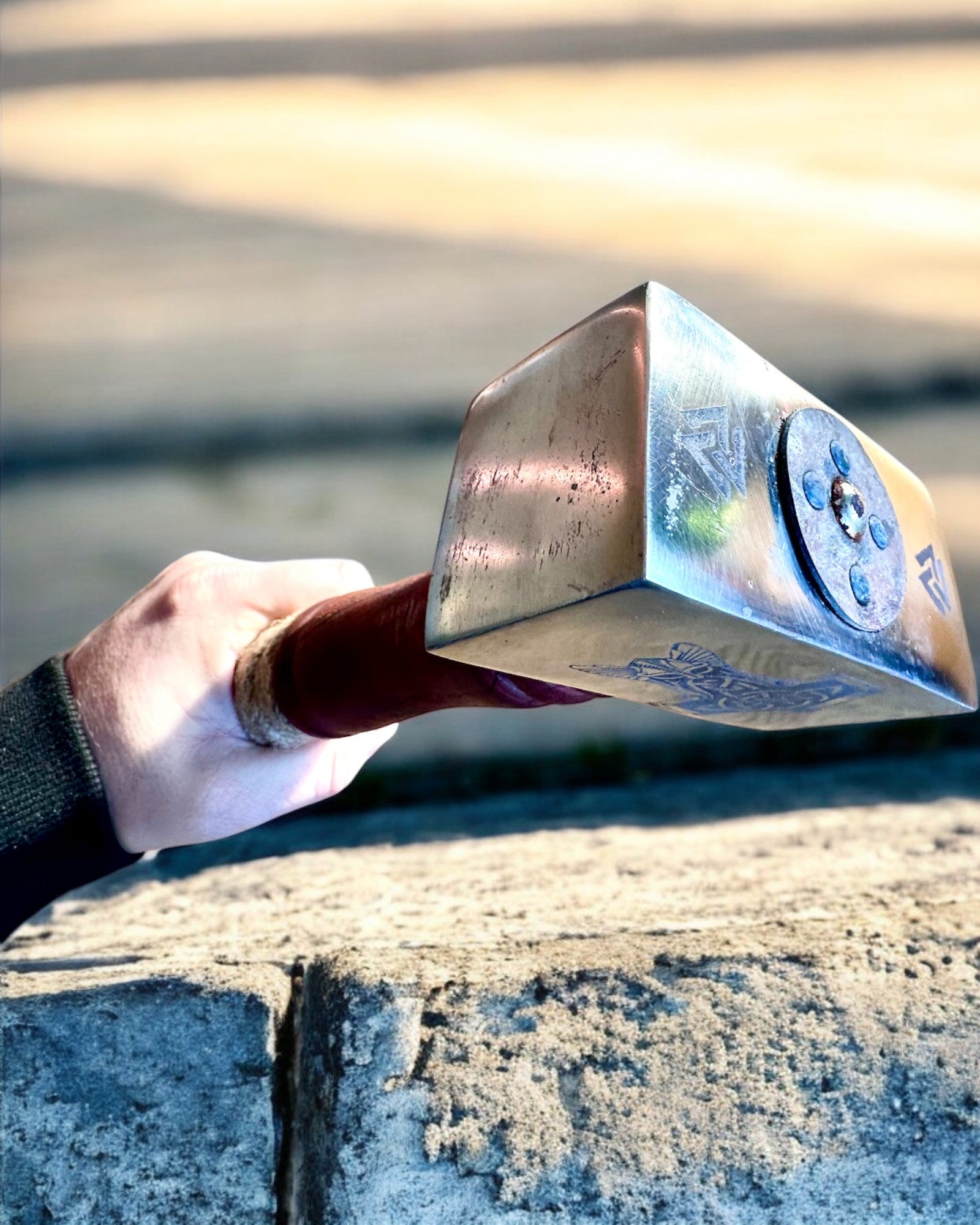 Mjölnir-Hammer der Skalden – 33 cm, handgeschmiedeter Wikingerhammer mit Gravur-Option