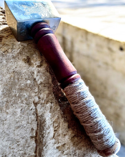 Mjölnir-Hammer der Skalden – 33 cm, handgeschmiedeter Wikingerhammer mit Gravur-Option