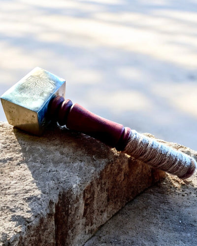 Mjölnir-Hammer der Skalden – 33 cm, handgeschmiedeter Wikingerhammer mit Gravur-Option