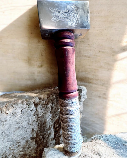Mjölnir-Hammer der Skalden – 33 cm, handgeschmiedeter Wikingerhammer mit Gravur-Option