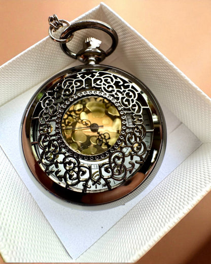 Schwarze Taschenuhr „Mitternacht Eleganz”, Personalisierung als Geschenk mit Gravur