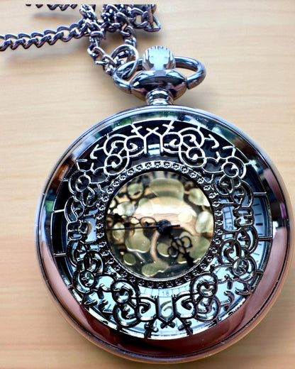 Schwarze Taschenuhr „Mitternacht Eleganz”, Personalisierung als Geschenk mit Gravur