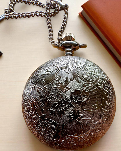 Schwarze Taschenuhr „Mitternacht Eleganz”, Personalisierung als Geschenk mit Gravur