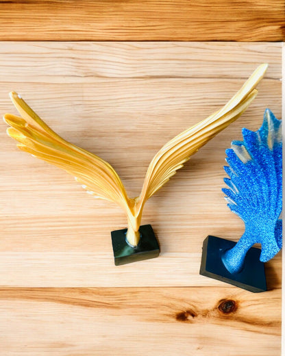 Elegante Engelsflügel-Figur 33 cm hoch – "Geflügelte Wächter", personalisierbar mit Gravur als Geschenk, Personalisierung, 3 Farbvarianten