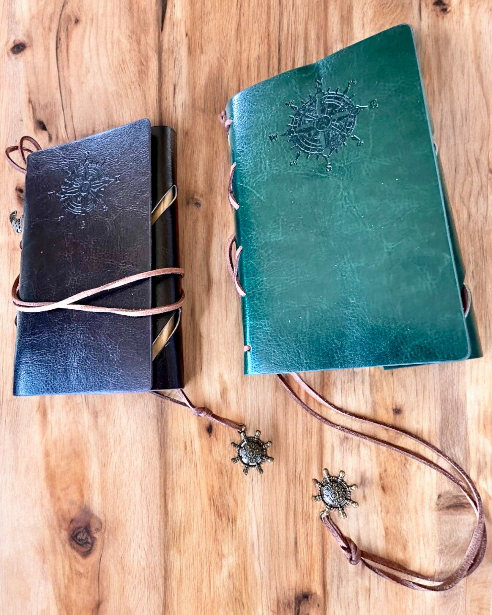 Vintage Segelnotizbuch A6 oder A7 Größe - mit Kompassmotiv und gelagerten Seiten - Erhältlich in verschiedenen Farbvarianten, Gravur möglich