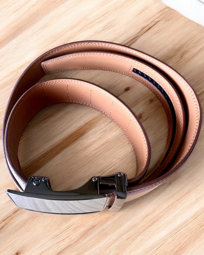 Brauner Herrengürtel mit automatischer Schnalle, personalisierbar mit Gravur als Geschenk