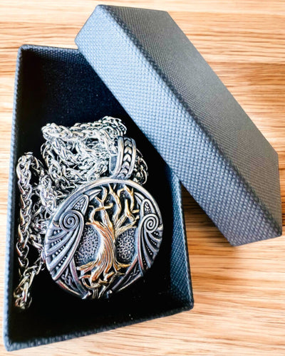 Halskette "Baum des Lebens" aus Edelstahl mit Personalisierung, mit dem Symbol Aegishjalmur (Helm der Ehrfurcht)