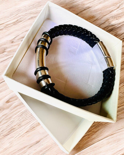 Modisches Hip-Hop-Armband für Männer mit Gravur nach Maß und magnetischem Verschluss – Wählen Sie einen Stil mit silbernen oder goldenen Akzenten, 22 cm PU-Leder