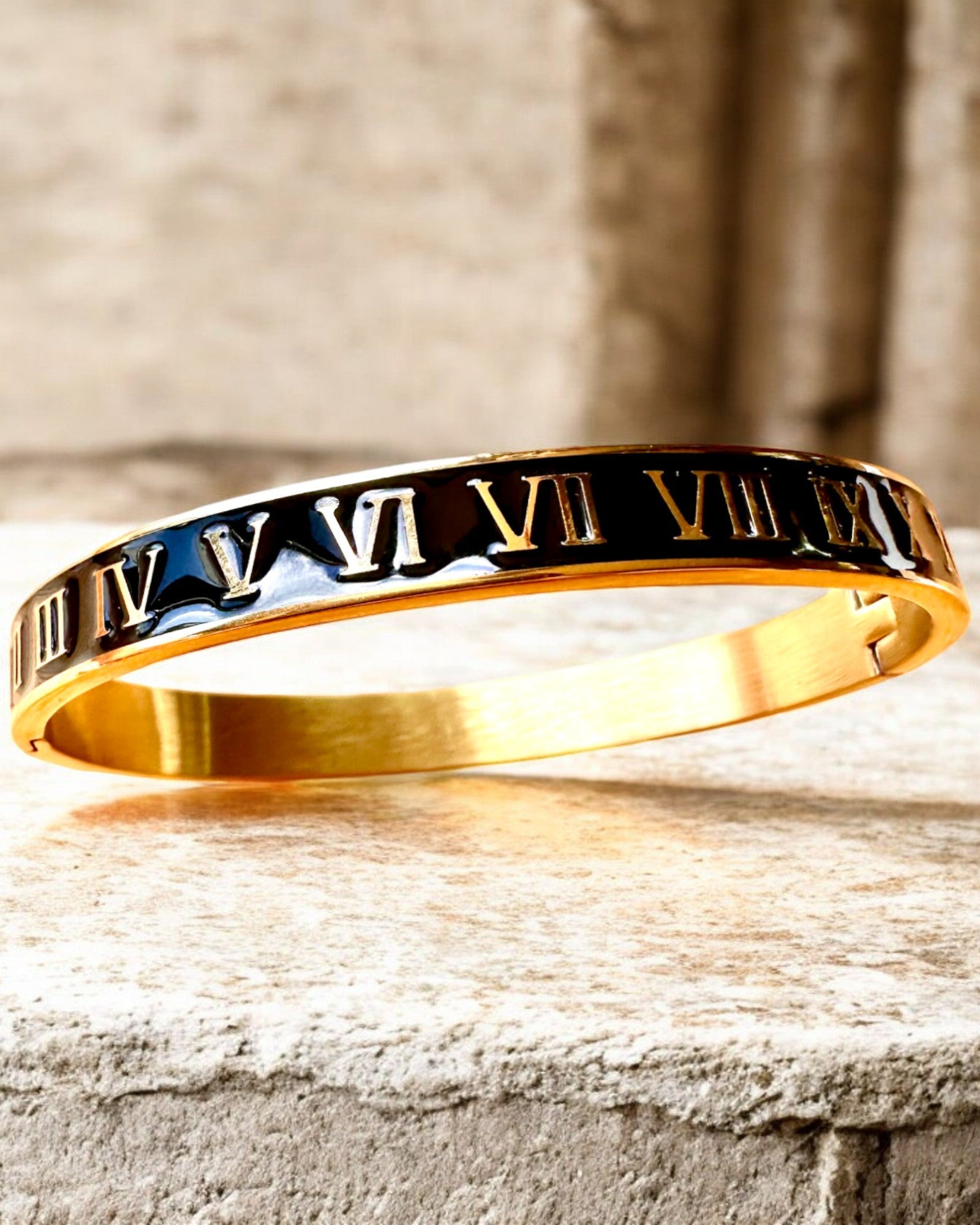Armband "Zeit der Eleganz" - Farbe Gold Edelstahl mit römischen Ziffern, Personalisierung mit Gravur möglich