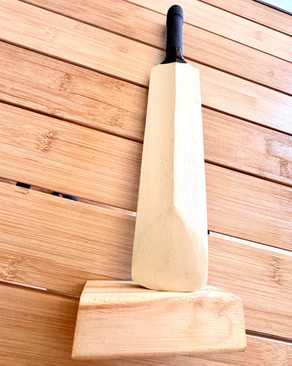 Holz-Cricket-Schläger mit Ständer - Dekoration, ideal als Geschenk mit Gravuroption