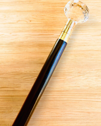 Spazierstock "Weißer Diamant" - Handgefertigt aus Holz, Gravur möglich