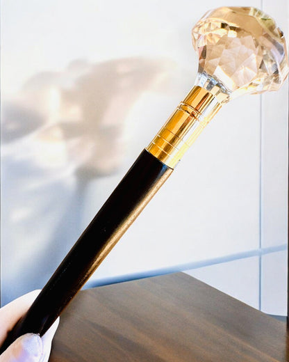 Spazierstock "Weißer Diamant" - Handgefertigt aus Holz, Gravur möglich