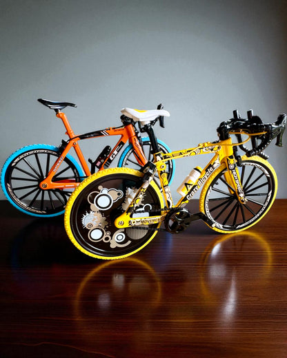 Miniaturmodell aus Metall Fahrrad Sammlerstück "Speed Rider 1.2" – Personalisierung mit Gravur als Geschenk, 2 Farbvarianten