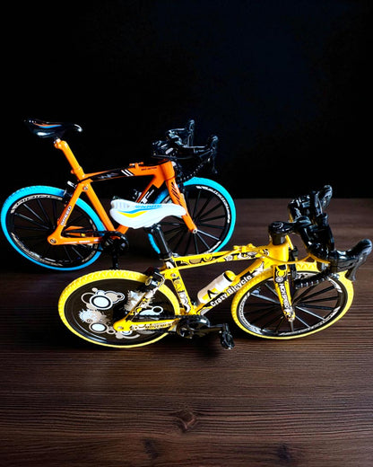 Miniaturmodell aus Metall Fahrrad Sammlerstück "Speed Rider 1.2" – Personalisierung mit Gravur als Geschenk, 2 Farbvarianten