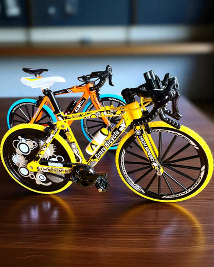 Miniaturmodell aus Metall Fahrrad Sammlerstück "Speed Rider 1.2" – Personalisierung mit Gravur als Geschenk, 2 Farbvarianten