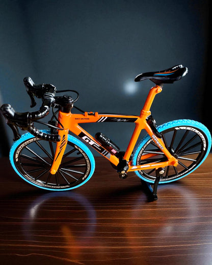 Miniaturmodell aus Metall Fahrrad Sammlerstück "Speed Rider 1.2" – Personalisierung mit Gravur als Geschenk, 2 Farbvarianten