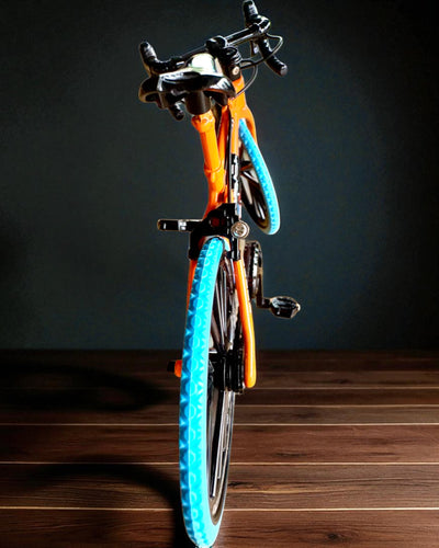 Miniaturmodell aus Metall Fahrrad Sammlerstück "Speed Rider 1.2" – Personalisierung mit Gravur als Geschenk, 2 Farbvarianten