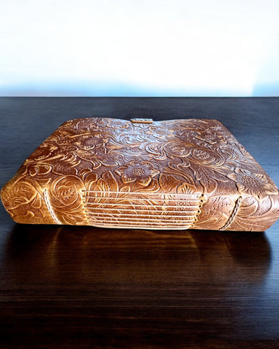 Leder Notizbuch Vintage „Floralis” – handgeprägt, 400 Seiten, Möglichkeit zur Gravur, 2 Varianten