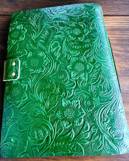 Leder Notizbuch Vintage „Floralis” – handgeprägt, 400 Seiten, Möglichkeit zur Gravur, 2 Varianten