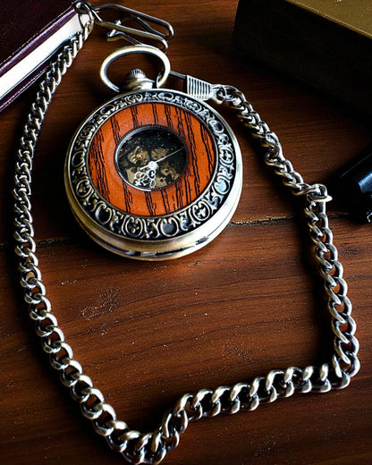 Taschenuhr „Veritas Tempus“ – mechanischer Zeitmesser mit Gravurmöglichkeit als Geschenk, 2 Varianten zur Auswahl