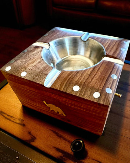 Rhino – Handgefertigter Aschenbecher aus Shishamholz und Messing, 11 cm Breite, personalisierbar mit Gravur
