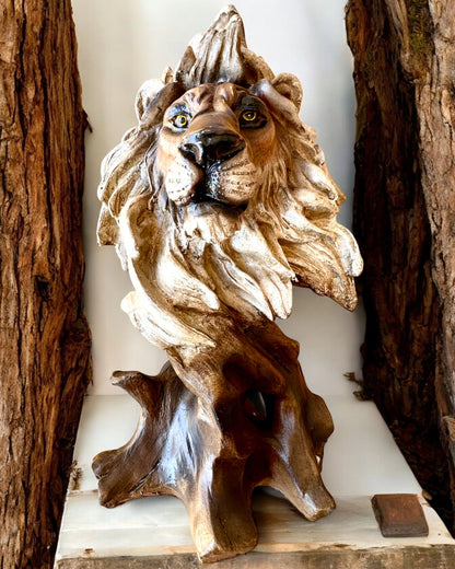 "Lwia Odwaga" - Figur aus Harz, 28 cm hoch, mit Gravuroption als Geschenk