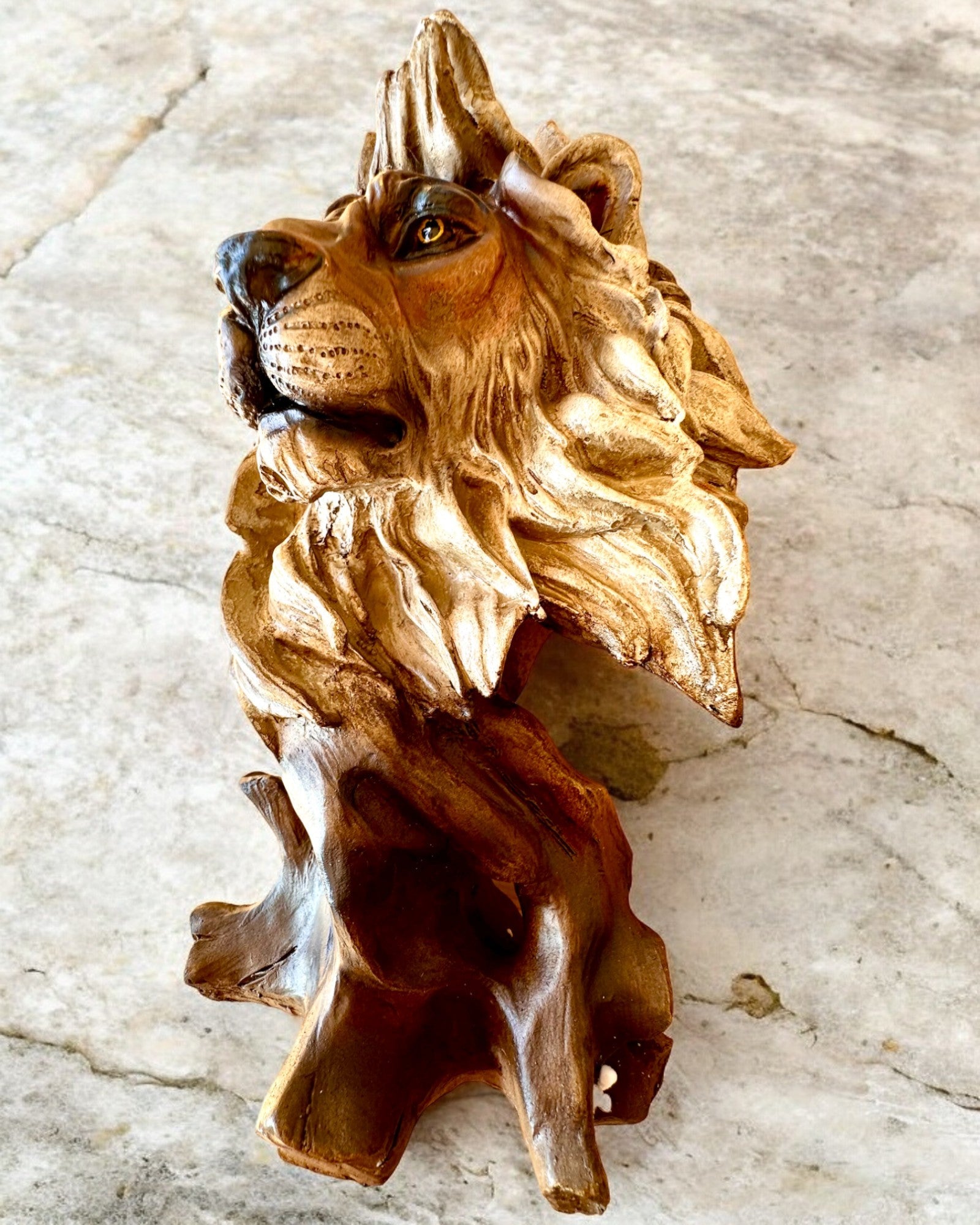 "Lwia Odwaga" - Figur aus Harz, 28 cm hoch, mit Gravuroption als Geschenk