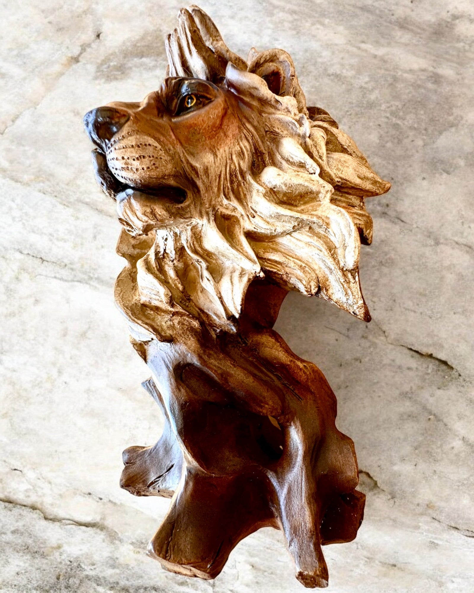 "Lwia Odwaga" - Figur aus Harz, 28 cm hoch, mit Gravuroption als Geschenk
