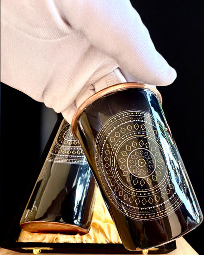 Kupfer-Set Mandala – Flasche 1L + 2 Becher im Etui, Möglichkeit der Personalisierung mit Gravur als Geschenk