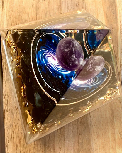 Orgonit-Energiepyramide "Kosmische Pyramide" Galaktische Essenz, als Geschenk