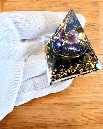 Orgonit-Energiepyramide "Kosmische Pyramide" Galaktische Essenz, als Geschenk