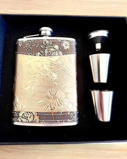Elegante Flachmann "Golden Rose" mit Gläserset, personalisiert mit Gravur als Geschenk