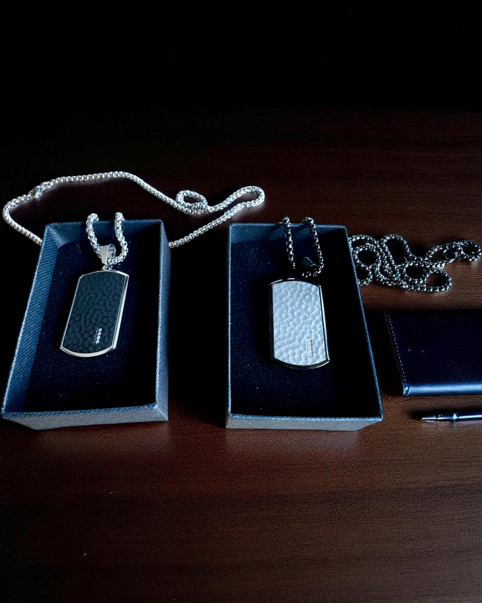 Herren Halskette Dog Tag „SteelVision“ – Edelstahl, 15 Varianten, Personalisierung mit Gravur
